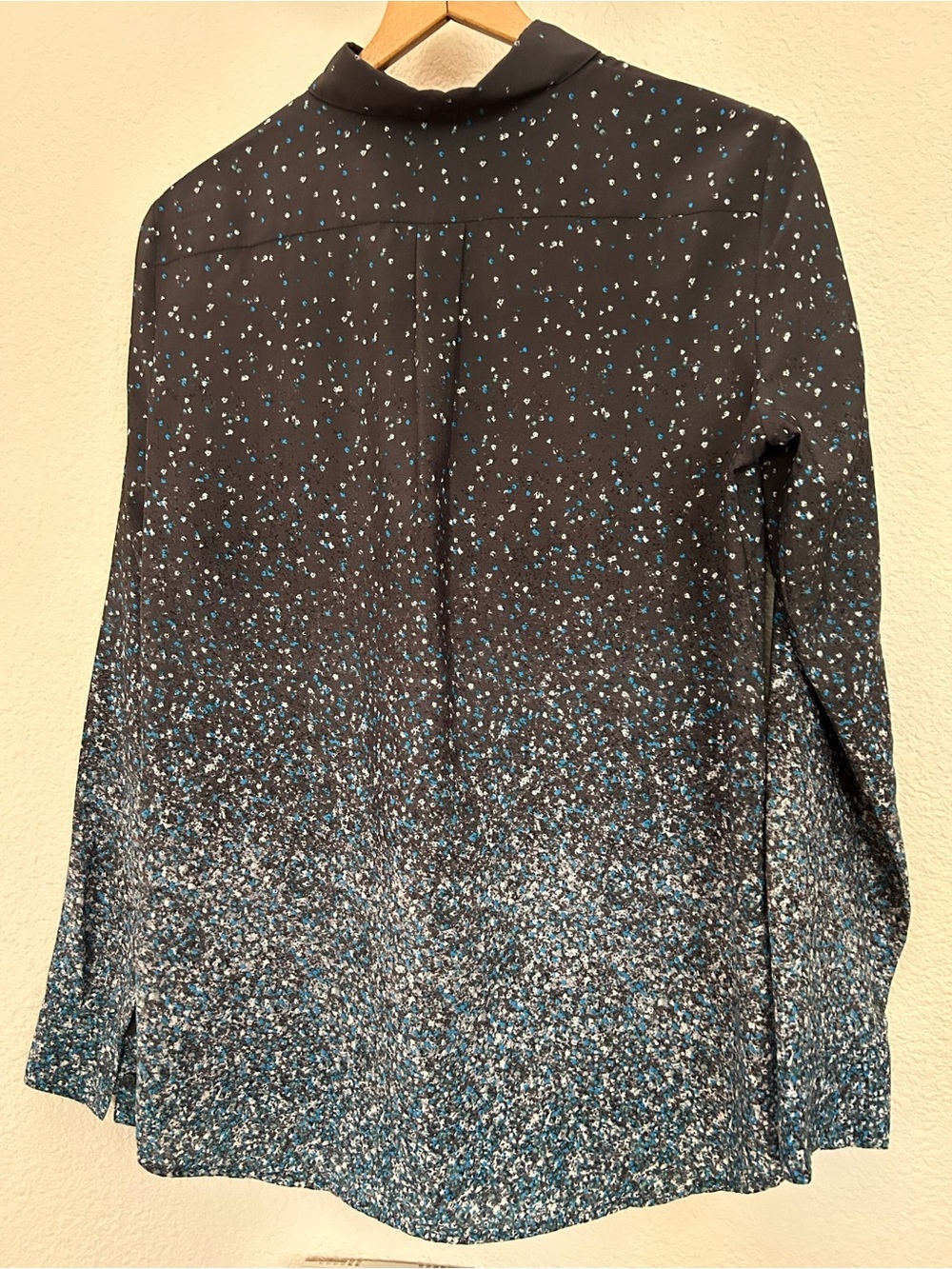 Banana Republic Ombre Speckle
Dotted Button-Down Blouse Size Medium Medium - Picture 3 of 7